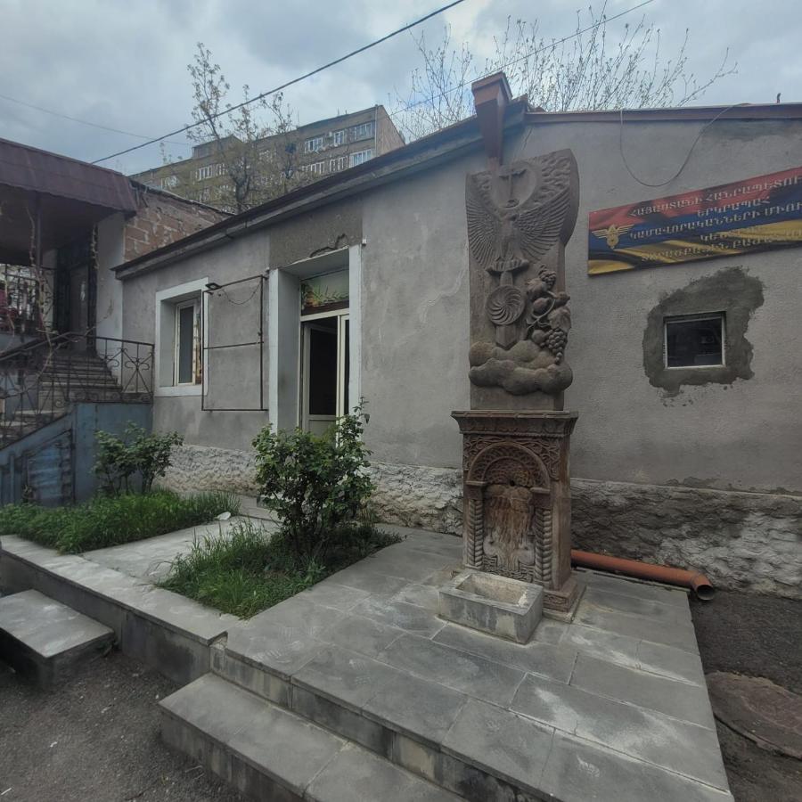Guest House In The Small Center Γιερεβάν Εξωτερικό φωτογραφία